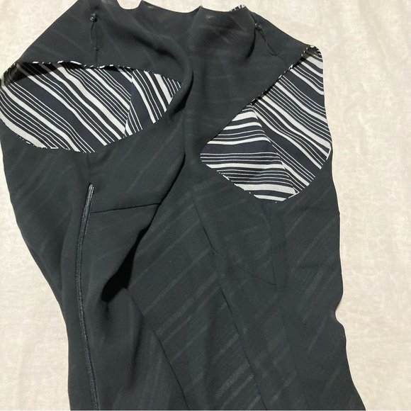 Madison Studio 100% Silk Black and White Striped Sleeveless Top - Picture 8 of 11